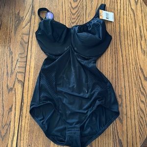 Bali nwt Shapewear firm control built in minimizer 36DD